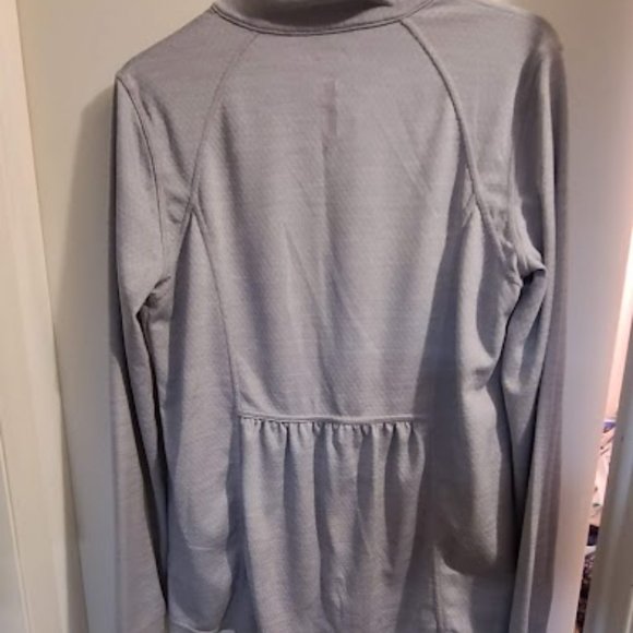 Haut Métallique INC – Femme – Plus Size 3X (24W) – Argenté – Ciment – Neuf Avec étiquettes